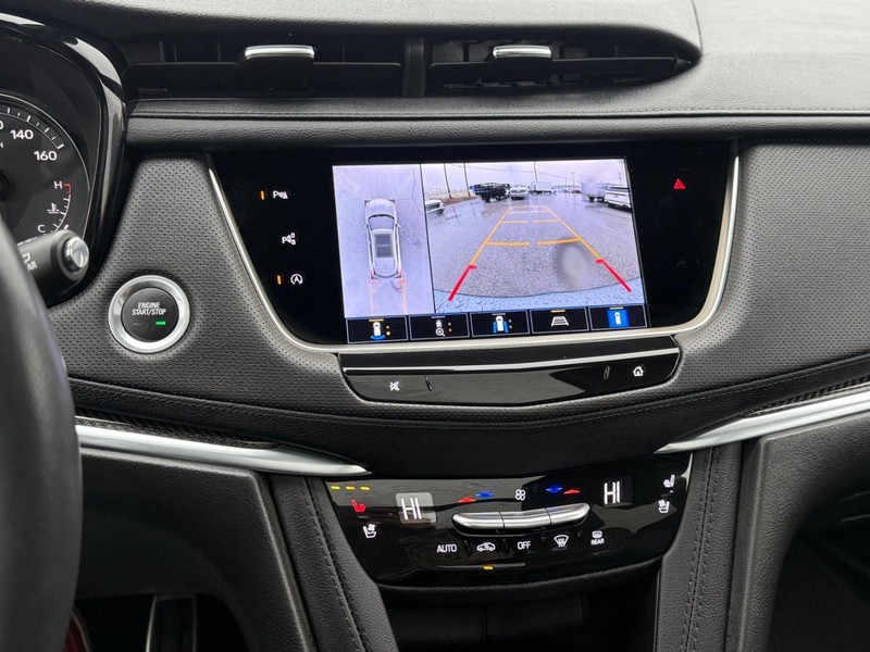 Cadillac XT5 Vehicle Full-screen Gallery Image 18