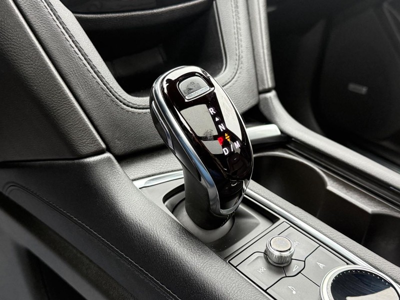 Cadillac XT5 Vehicle Full-screen Gallery Image 19