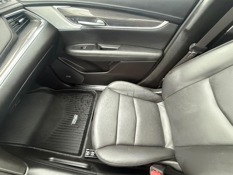 Cadillac XT5 Vehicle Full-screen Gallery Image 20