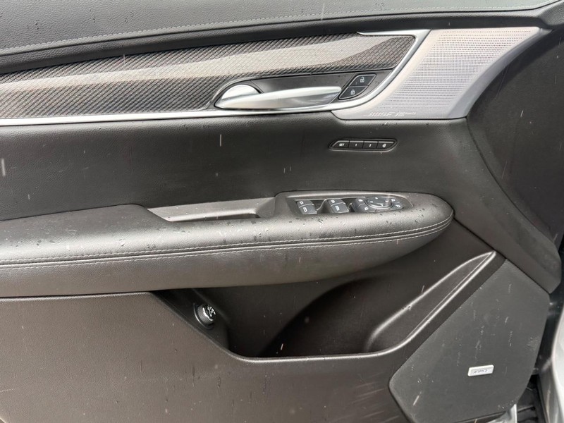 Cadillac XT5 Vehicle Full-screen Gallery Image 22