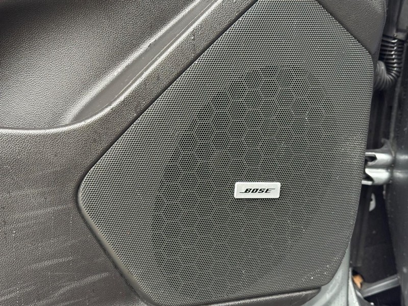 Cadillac XT5 Vehicle Full-screen Gallery Image 23