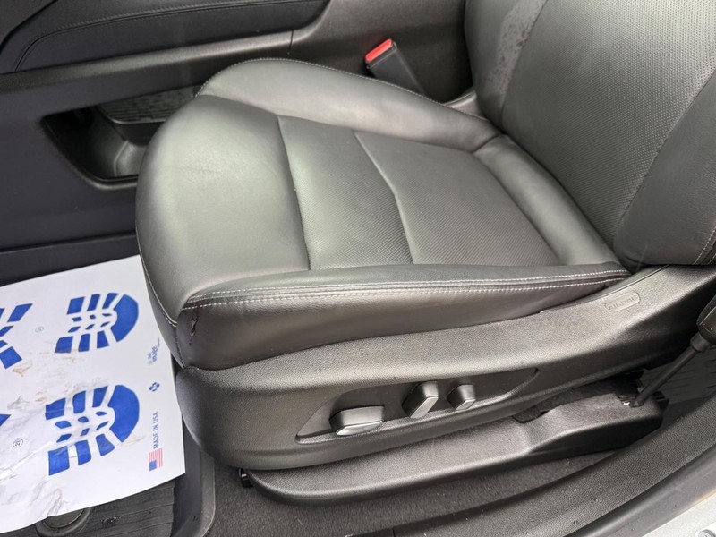 Cadillac XT5 Vehicle Full-screen Gallery Image 25