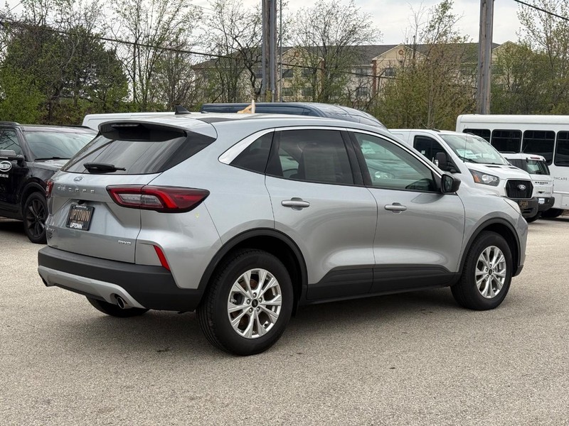 Ford Escape Vehicle Full-screen Gallery Image 03