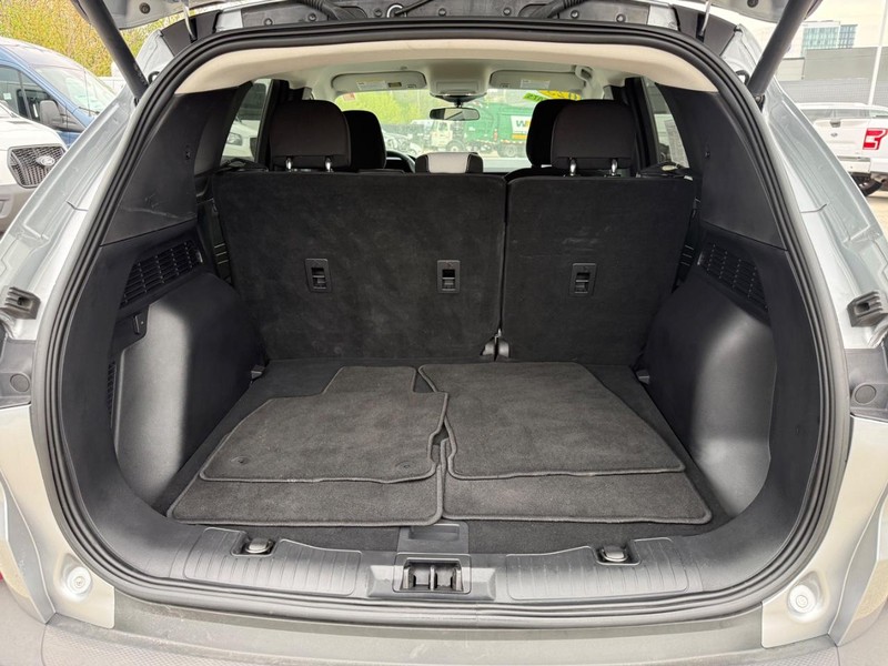Ford Escape Vehicle Full-screen Gallery Image 05