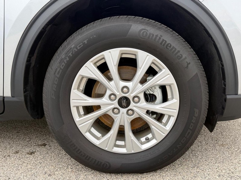 Ford Escape Vehicle Full-screen Gallery Image 09