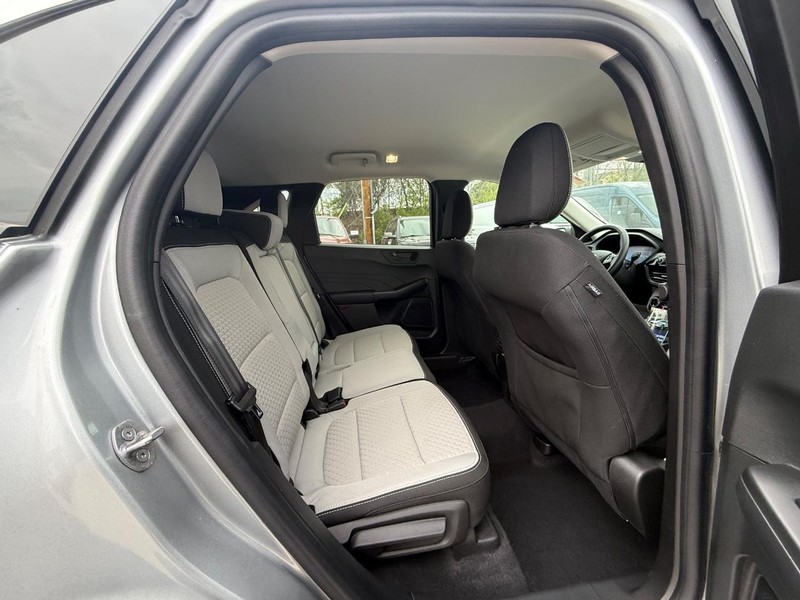 Ford Escape Vehicle Full-screen Gallery Image 11