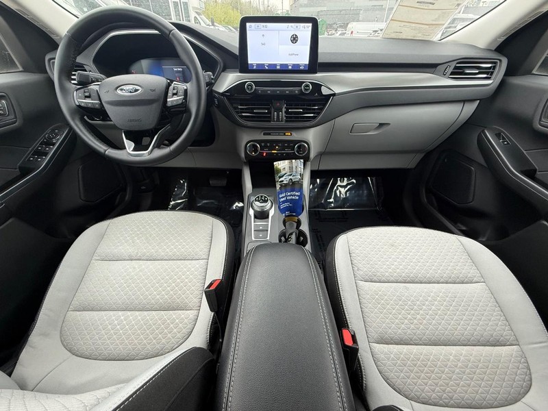 Ford Escape Vehicle Full-screen Gallery Image 12
