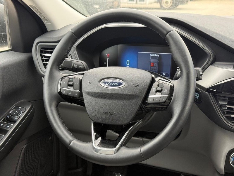Ford Escape Vehicle Full-screen Gallery Image 13