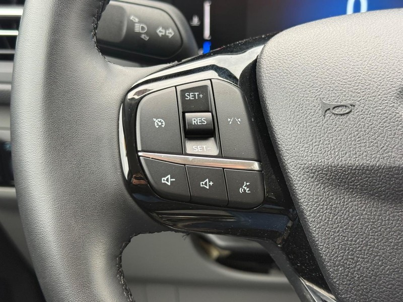 Ford Escape Vehicle Full-screen Gallery Image 14