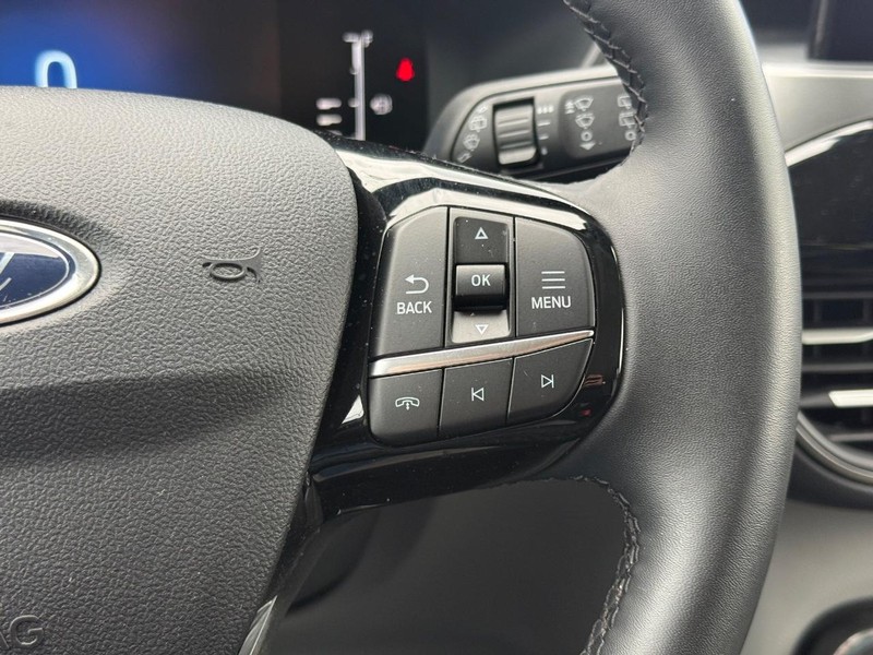 Ford Escape Vehicle Full-screen Gallery Image 15
