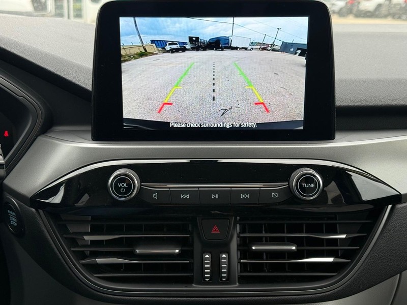 Ford Escape Vehicle Full-screen Gallery Image 17