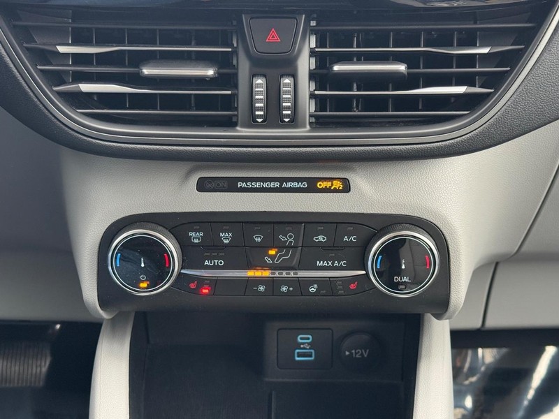 Ford Escape Vehicle Full-screen Gallery Image 18