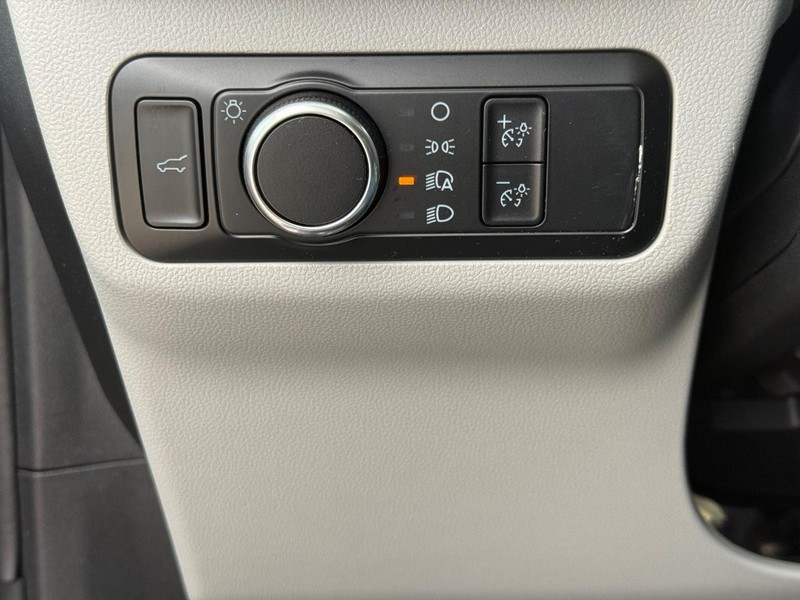 Ford Escape Vehicle Full-screen Gallery Image 22