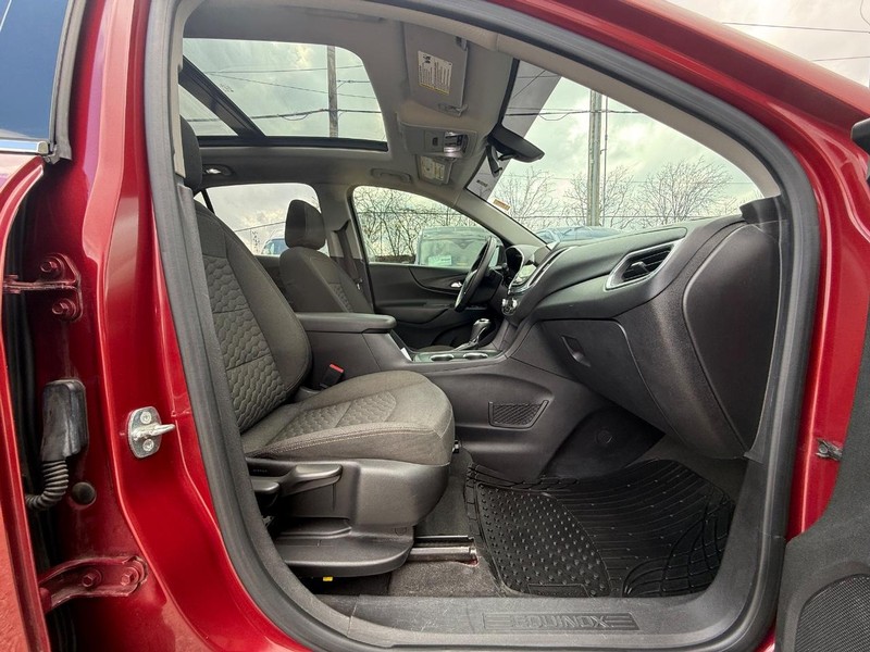Chevrolet Equinox Vehicle Full-screen Gallery Image 10