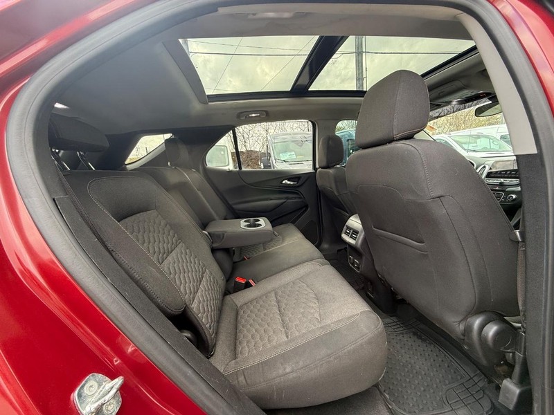 Chevrolet Equinox Vehicle Full-screen Gallery Image 11