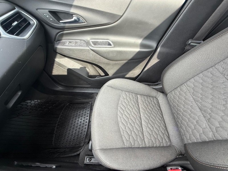 Chevrolet Equinox Vehicle Full-screen Gallery Image 21