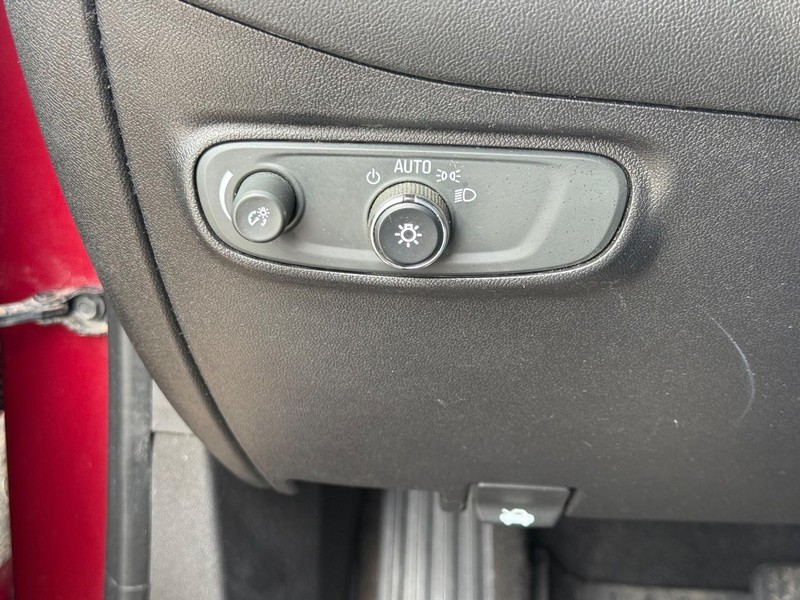 Chevrolet Equinox Vehicle Full-screen Gallery Image 23