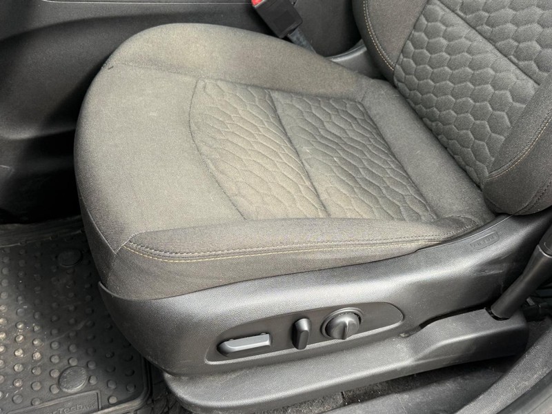 Chevrolet Equinox Vehicle Full-screen Gallery Image 25