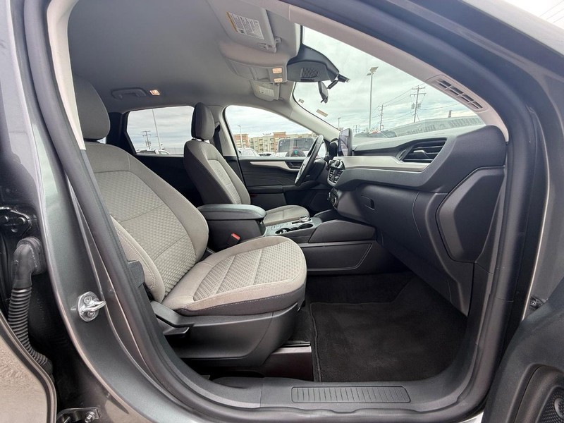 Ford Escape Vehicle Full-screen Gallery Image 11