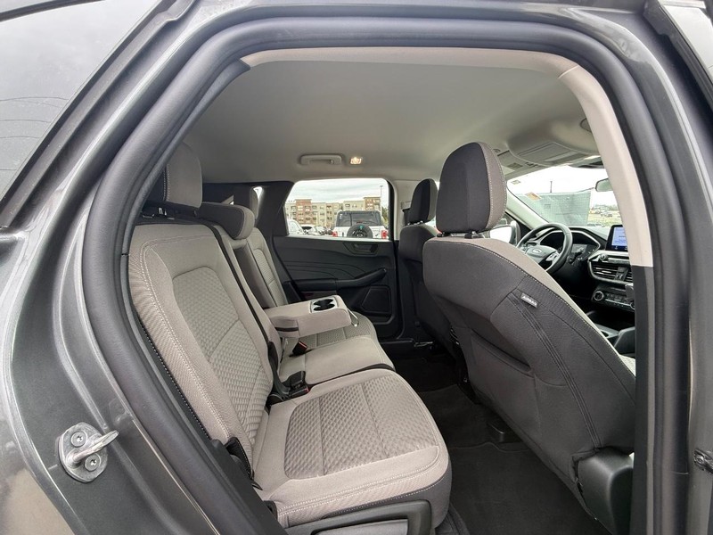 Ford Escape Vehicle Full-screen Gallery Image 12