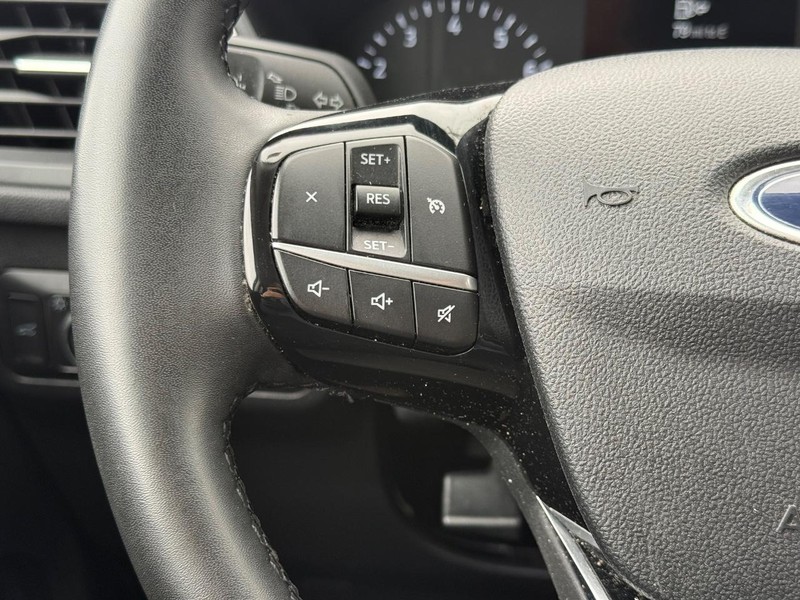 Ford Escape Vehicle Full-screen Gallery Image 16