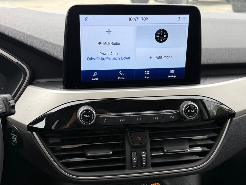 Ford Escape Vehicle Full-screen Gallery Image 18