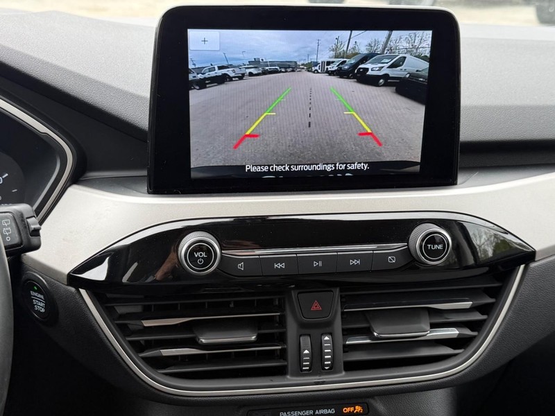 Ford Escape Vehicle Full-screen Gallery Image 19