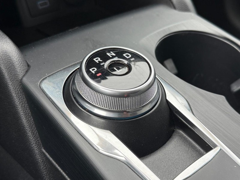 Ford Escape Vehicle Full-screen Gallery Image 21