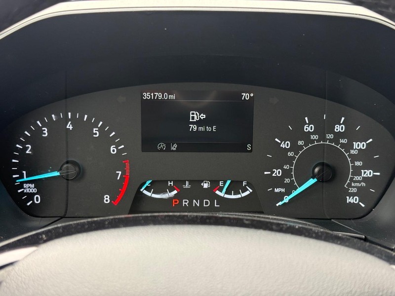 Ford Escape Vehicle Full-screen Gallery Image 23