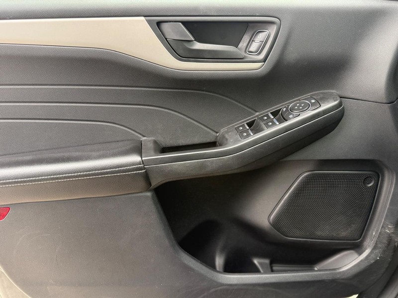 Ford Escape Vehicle Full-screen Gallery Image 25