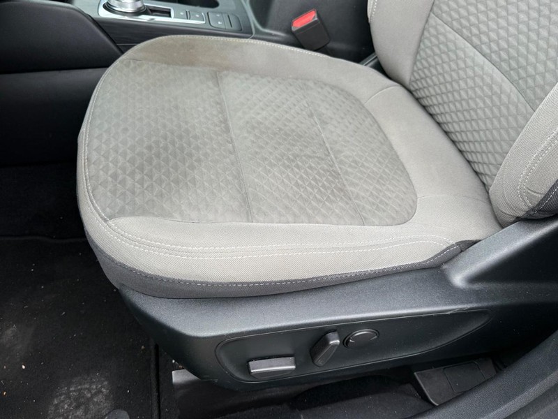 Ford Escape Vehicle Full-screen Gallery Image 26