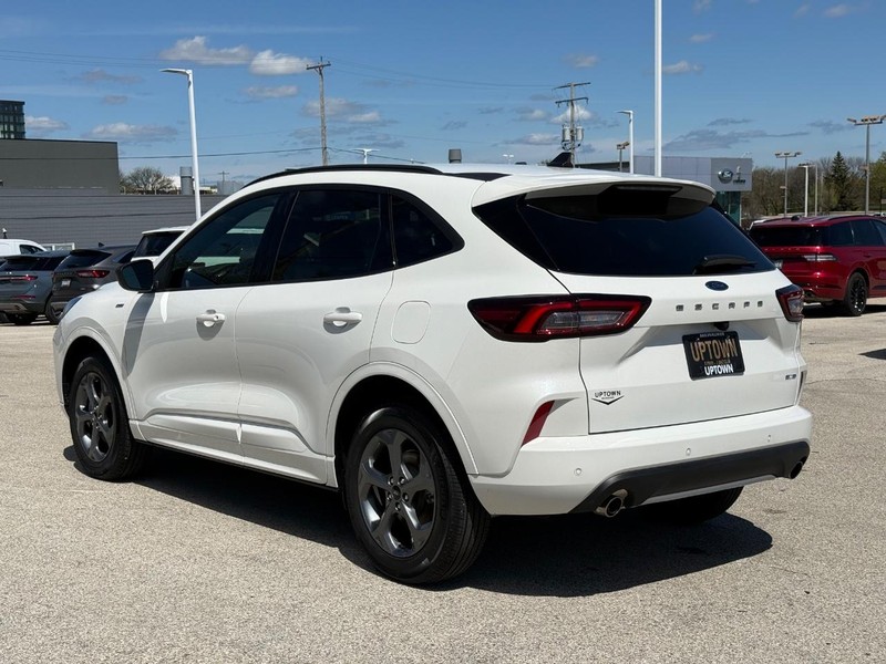 Ford Escape Vehicle Full-screen Gallery Image 06