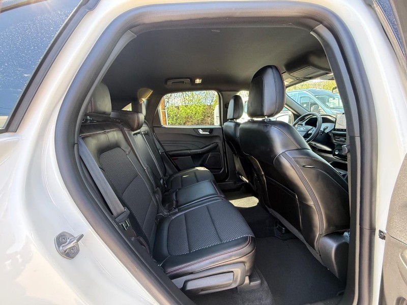 Ford Escape Vehicle Full-screen Gallery Image 11