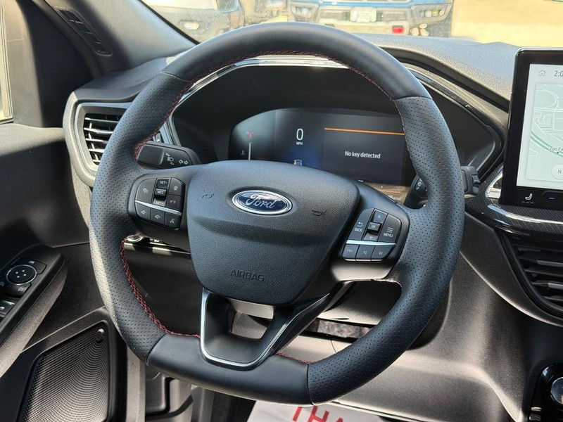 Ford Escape Vehicle Full-screen Gallery Image 13