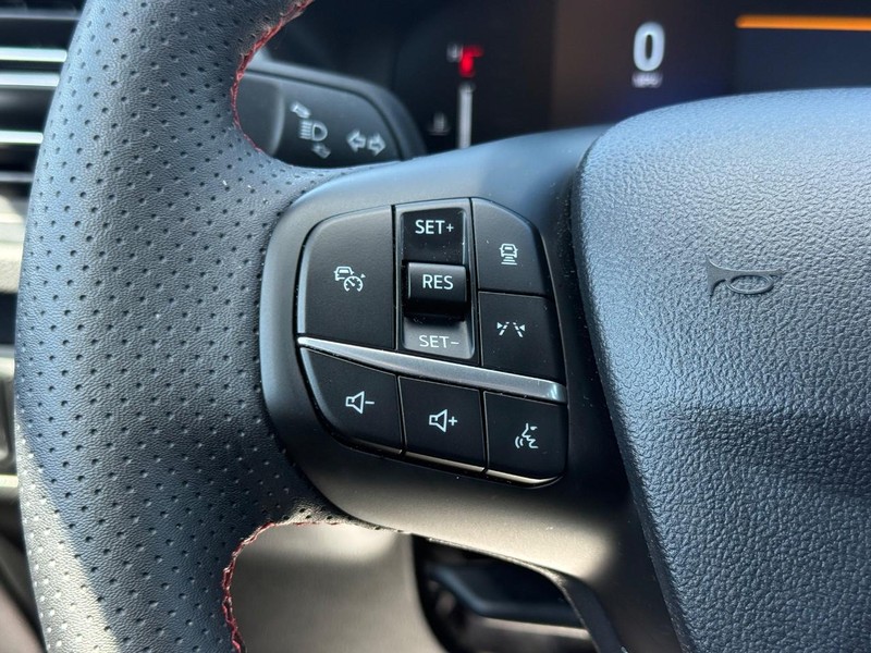 Ford Escape Vehicle Full-screen Gallery Image 14