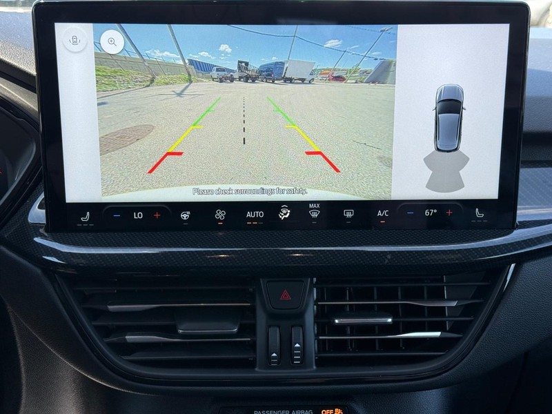 Ford Escape Vehicle Full-screen Gallery Image 17