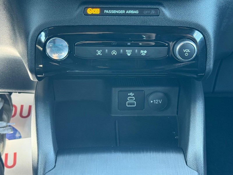 Ford Escape Vehicle Full-screen Gallery Image 18
