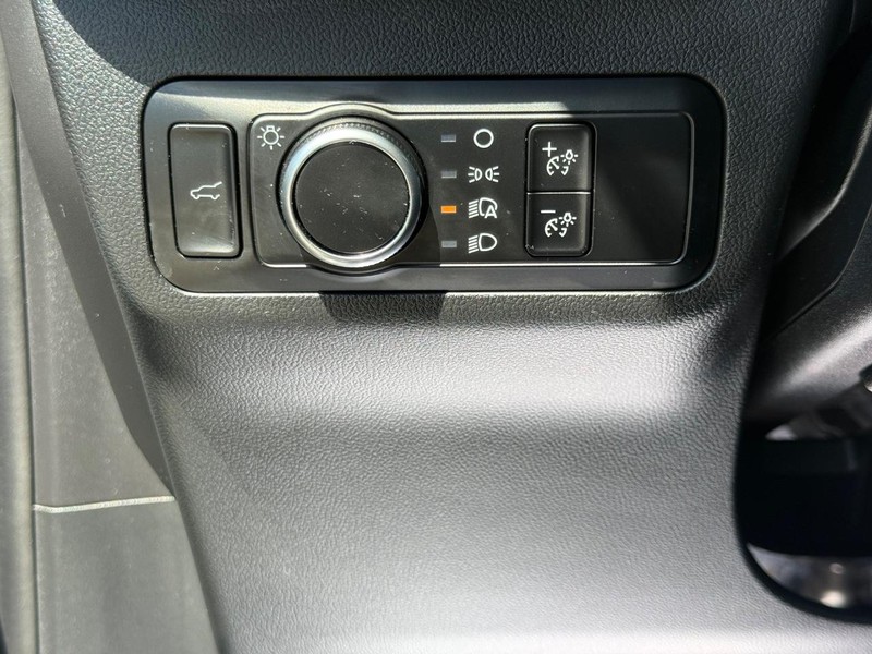 Ford Escape Vehicle Full-screen Gallery Image 22