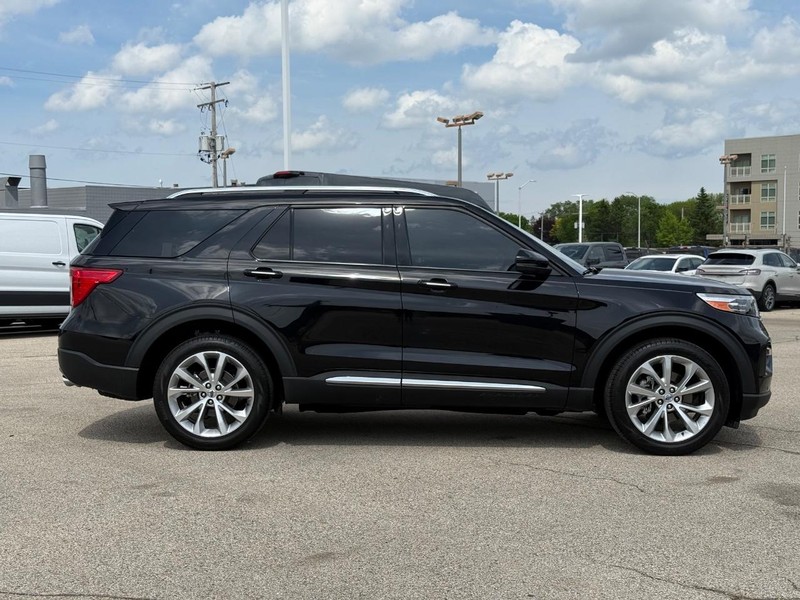 Ford Explorer Vehicle Full-screen Gallery Image 02