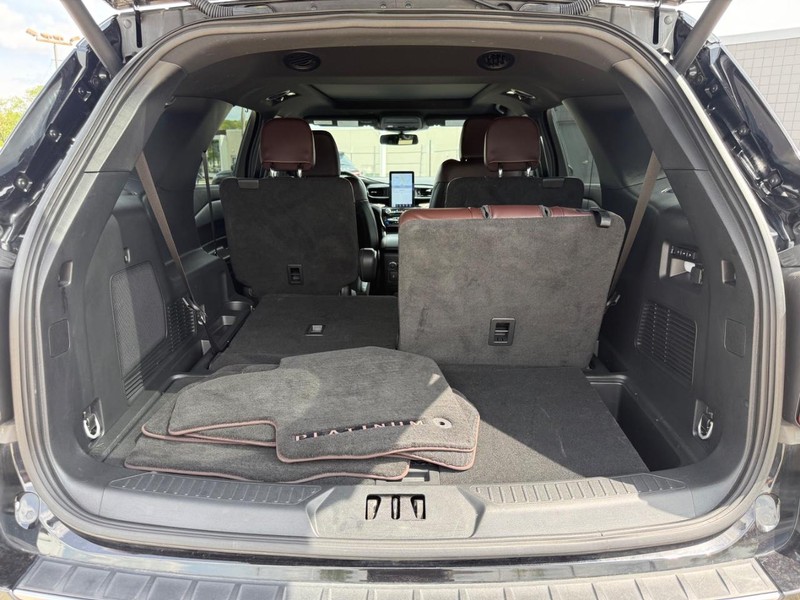 Ford Explorer Vehicle Full-screen Gallery Image 05