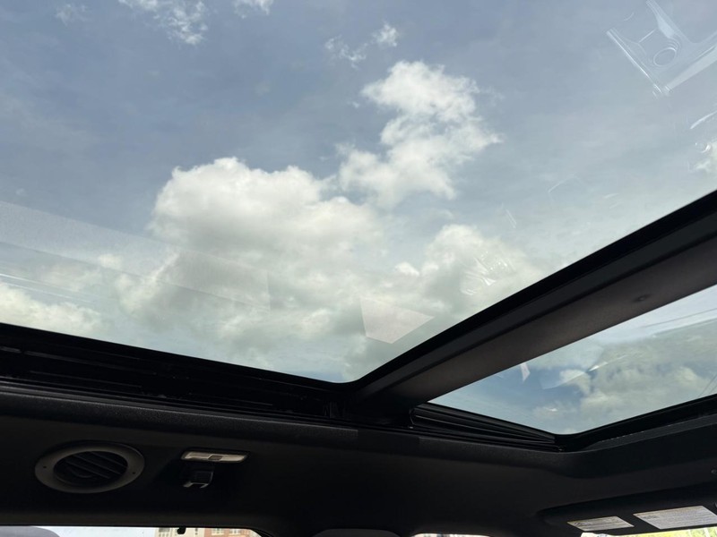Ford Explorer Vehicle Full-screen Gallery Image 14