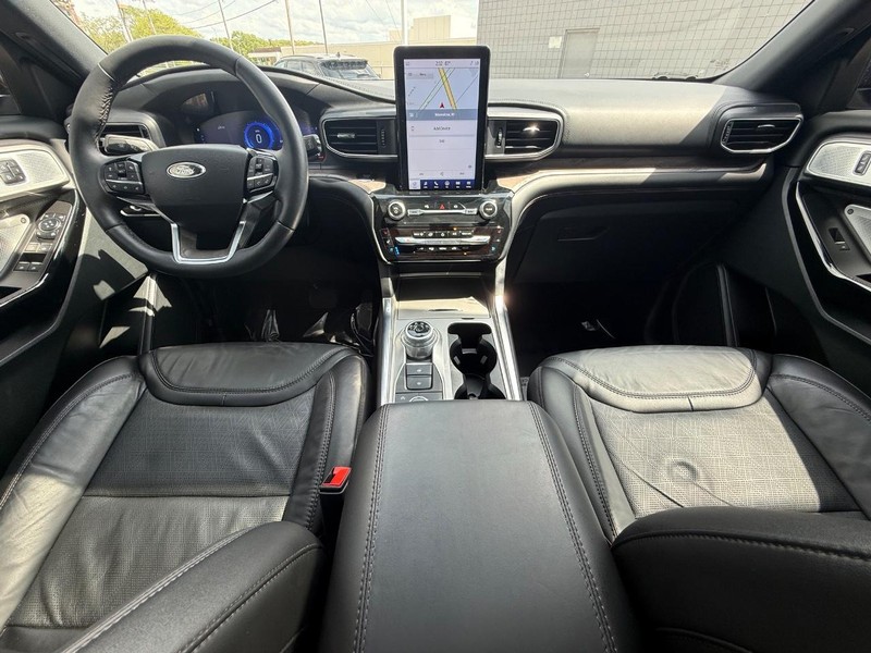 Ford Explorer Vehicle Full-screen Gallery Image 15