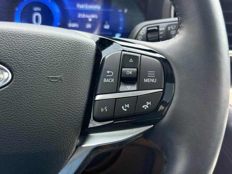 Ford Explorer Vehicle Full-screen Gallery Image 18