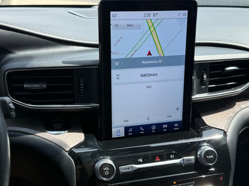 Ford Explorer Vehicle Full-screen Gallery Image 19