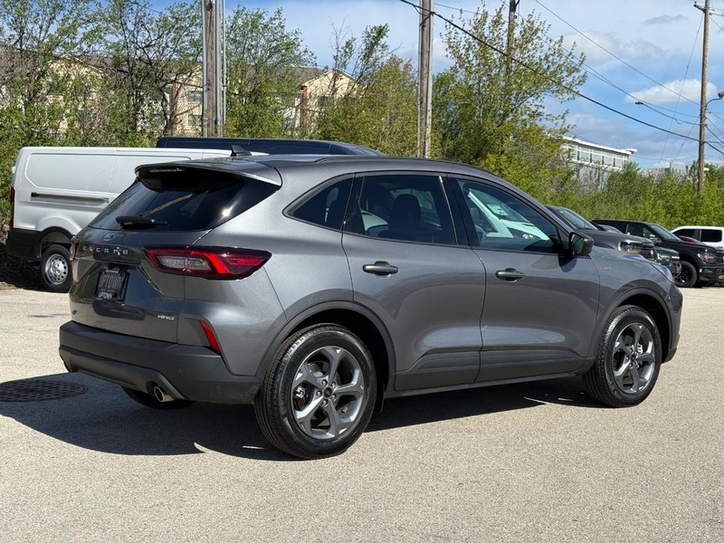 Ford Escape Vehicle Full-screen Gallery Image 03