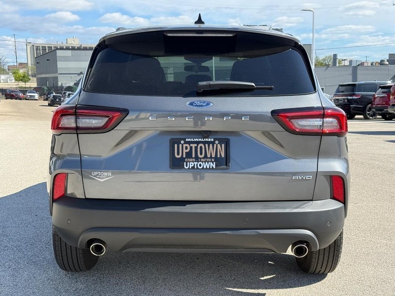 Ford Escape Vehicle Full-screen Gallery Image 04