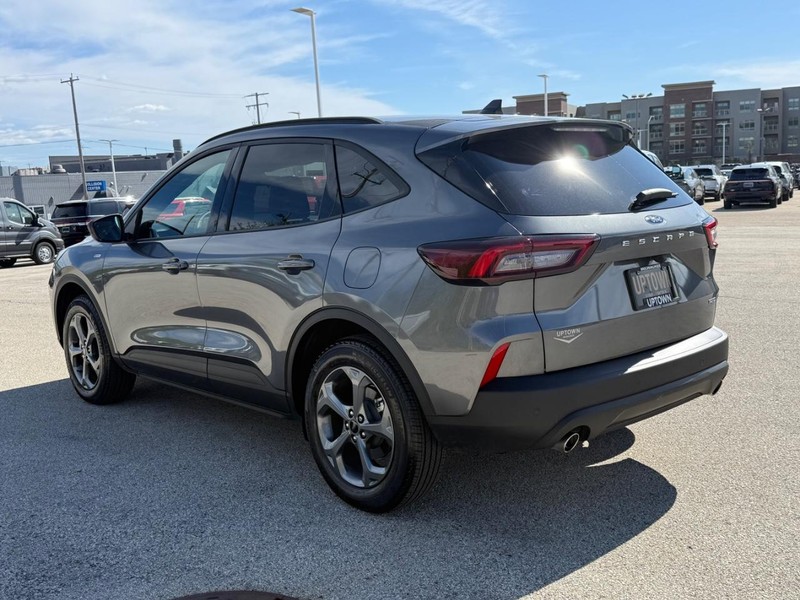 Ford Escape Vehicle Full-screen Gallery Image 06