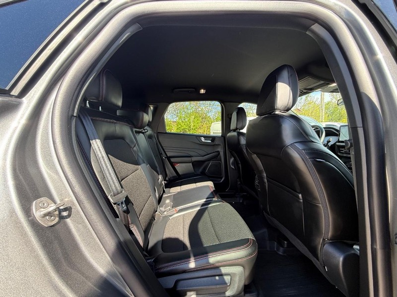 Ford Escape Vehicle Full-screen Gallery Image 11