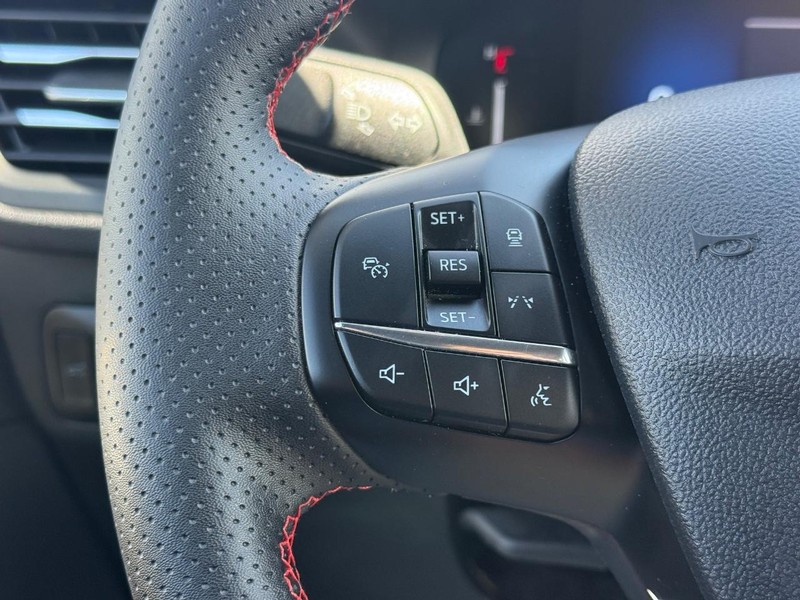 Ford Escape Vehicle Full-screen Gallery Image 14