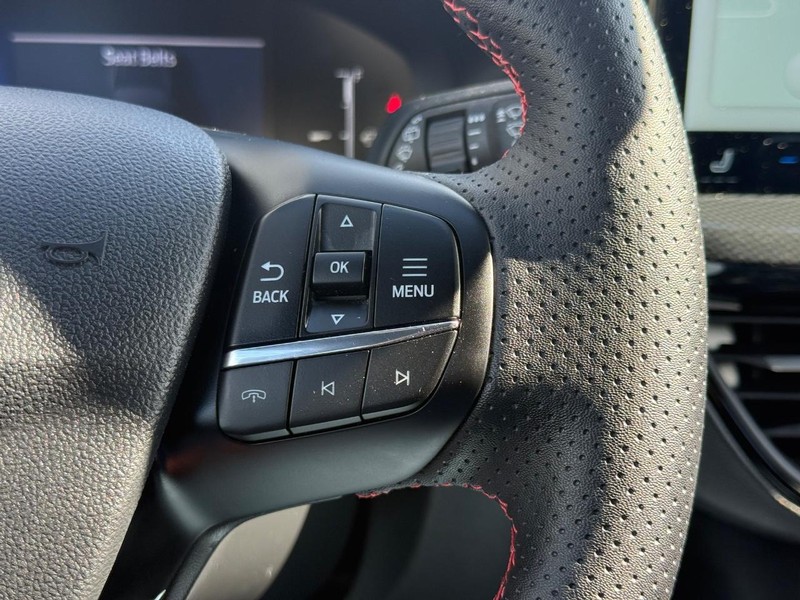 Ford Escape Vehicle Full-screen Gallery Image 15